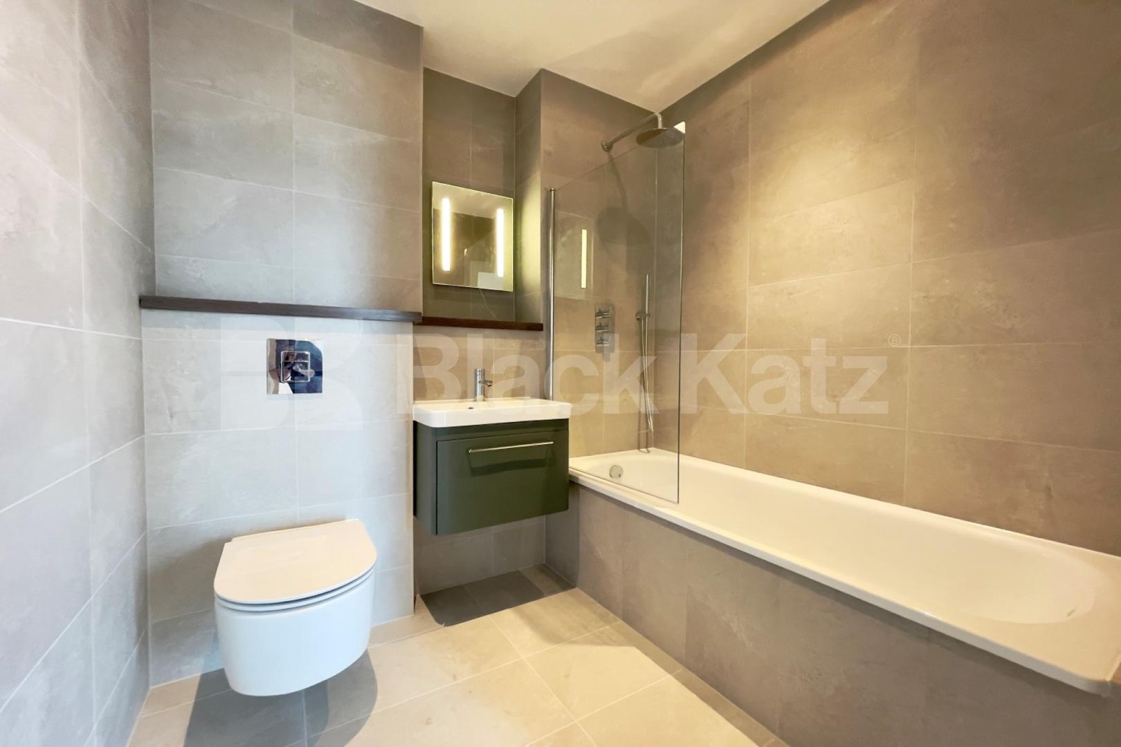 Situated on the 20th floor of The Ceramic Building with concierge and gym.  The Ceramic Building, Newington Causeway , Borough SE1